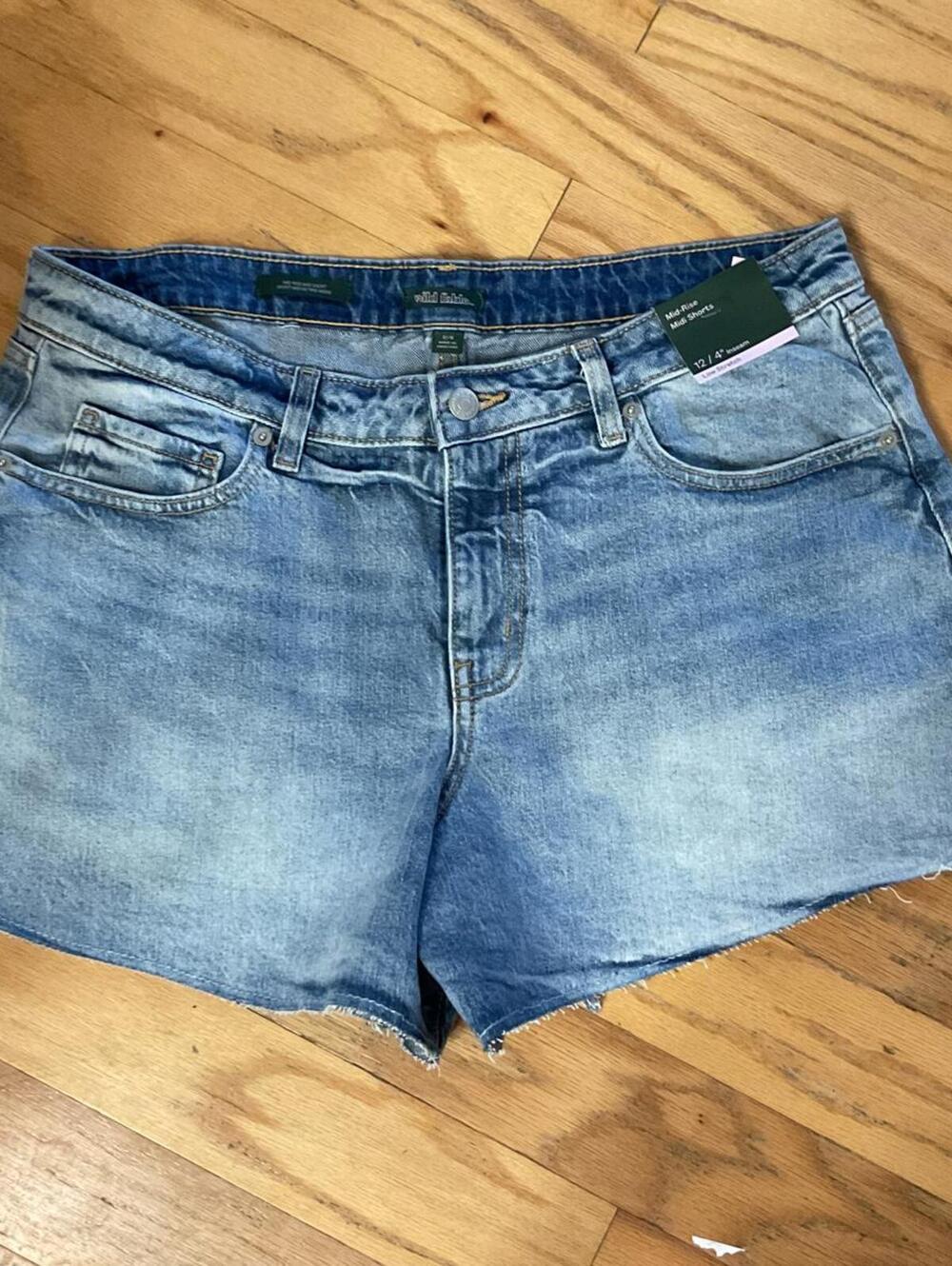 NWT Wild Fable Mid Rise Midi Shorts Size 12